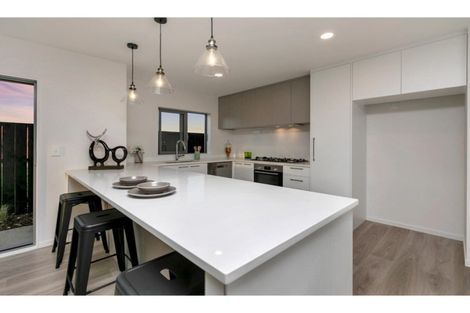 Photo of property in 36 Lumbarda Drive, Kumeu, 0810