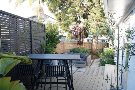 Photo of property in 12a Hinton Place, Weymouth, Auckland, 2103