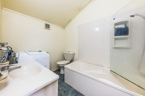 Photo of property in 28 Ronald Macken Place, Windsor Park, Auckland, 0632