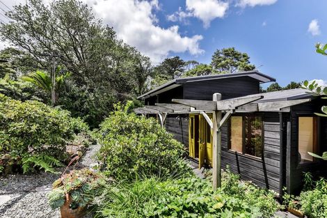 Photo of property in 37 York Road, Titirangi, Auckland, 0604