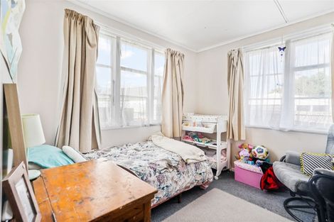 Photo of property in 22 Sare Crescent, Fairfield, Hamilton, 3214