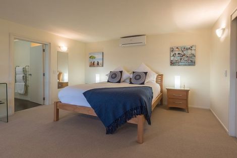 Photo of property in 71 Wellington Street, Russell, 0202