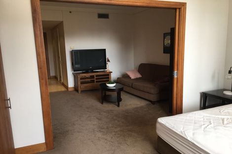 Photo of property in The Metropolis Apartments, 806/1 Courthouse Lane, Auckland Central, Auckland, 1010