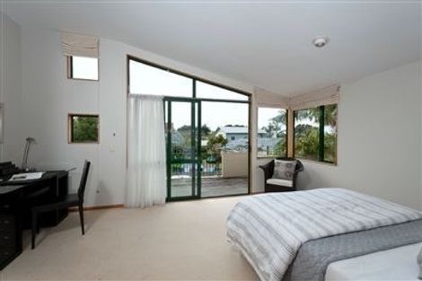 Photo of property in 2/15 Seacliffe Avenue, Belmont, Auckland, 0622