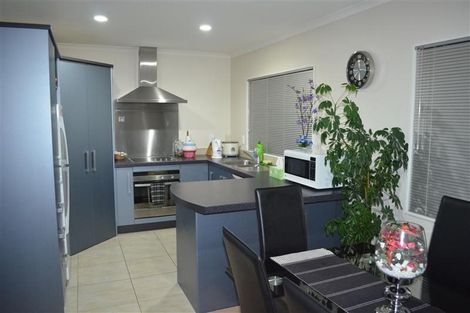 Photo of property in 16 Percy Kinsman Crescent, Riverstone Terraces, Upper Hutt, 5018