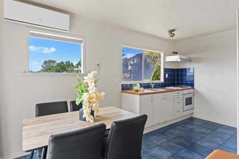 Photo of property in 17 Theban Place, Totara Vale, Auckland, 0629
