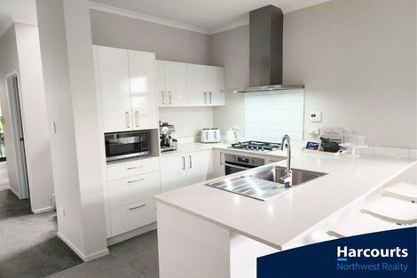 Photo of property in 20 Wai Place, Westgate, Auckland, 0614