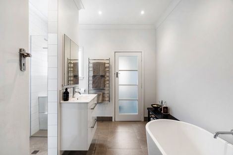 Photo of property in 63 Napier Terrace, Hospital Hill, Napier, 4110