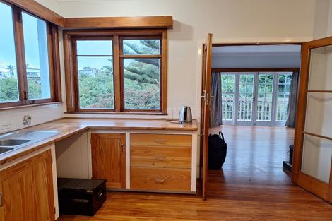 Photo of property in 39 Chaucer Road, Hospital Hill, Napier, 4110