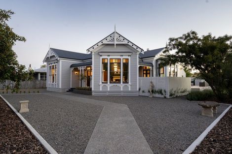 Photo of property in 260-262 High Street North, Carterton, 5713