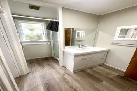 Photo of property in 5 Lex Avenue, Green Bay, Auckland, 0604