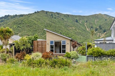 Photo of property in 12a Nautique Place, Waikawa, Picton, 7220