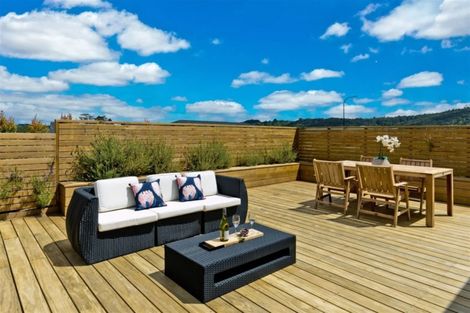 Photo of property in 1 Van Rixel Drive, Kumeu, 0810