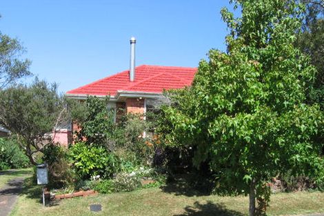 Photo of property in 8 Armstrong Place, New Lynn, Auckland, 0600