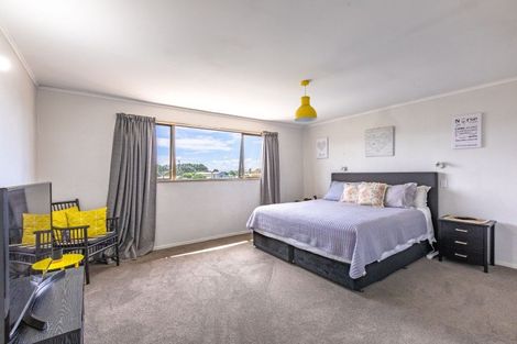 Photo of property in 5 Valerie Street, Clive, 4102