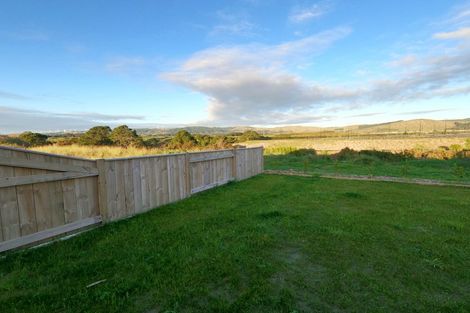 Photo of property in 90 Johnstone Drive, Fitzherbert, Palmerston North, 4410