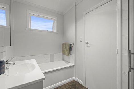 Photo of property in 1 Sinclair Avenue, Highbury, Palmerston North, 4412