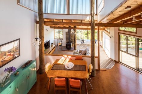 Photo of property in 70 Rayner Road, Piha, 0772