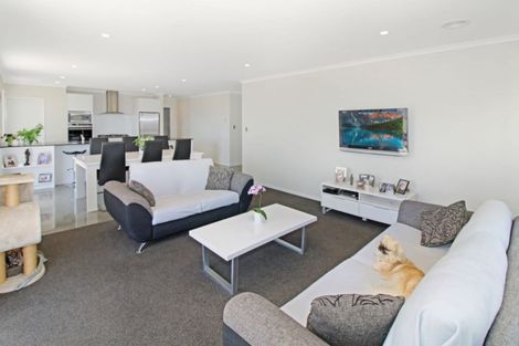 Photo of property in 1 Ongarui Close, Whalers Gate, New Plymouth, 4310