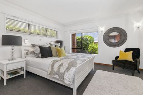 Photo of property in 2/20a Old Lake Road, Narrow Neck, Auckland, 0624