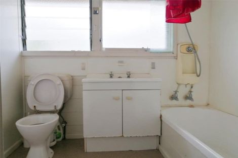 Photo of property in 59 Longburn Road, Henderson, Auckland, 0610