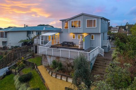 Photo of property in 8 Hughes Street, Waikanae Beach, Waikanae, 5036