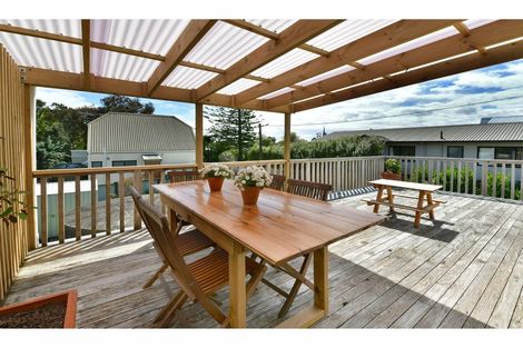 Photo of property in 30 Holiday Road, Stanmore Bay, Whangaparaoa, 0932