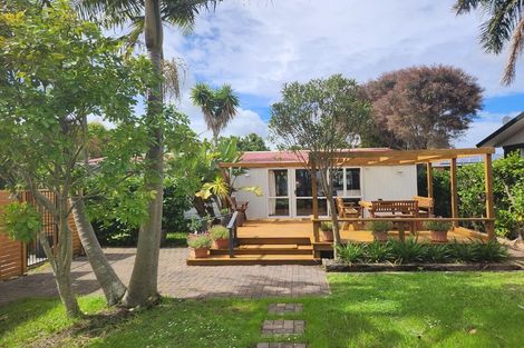 Photo of property in 100 Torkar Road, Clarks Beach, 2122