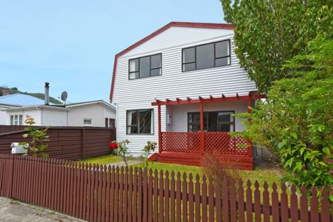 Photo of property in 100 Gibbons Street, Ebdentown, Upper Hutt, 5018