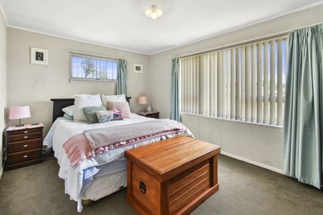 Photo of property in 1 Hobart Crescent, Wattle Downs, Auckland, 2103
