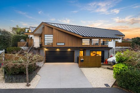 Photo of property in 16 Tuatini Place, Long Bay, Auckland, 0630