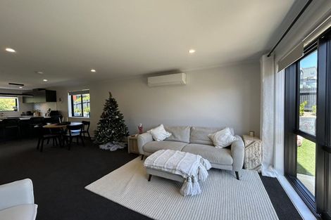 Photo of property in 20 Oakum Road, Whitby, Porirua, 5024