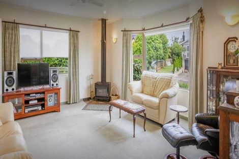 Photo of property in 9 Deakin Place, Clive, 4102