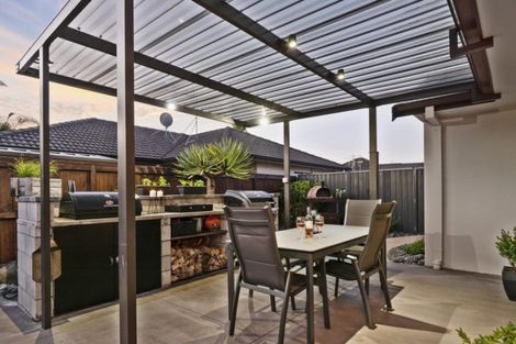 Photo of property in 18 St Clair Place, Browns Bay, Auckland, 0630