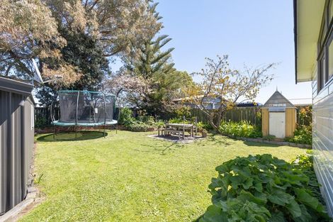 Photo of property in 6 Colonial Place, Kelvin Grove, Palmerston North, 4414
