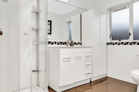 Photo of property in 30 Sheriff Place, Randwick Park, Auckland, 2105