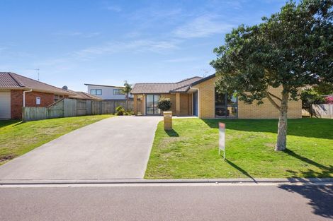 Photo of property in 49 Gibson Place, Papamoa Beach, Papamoa, 3118