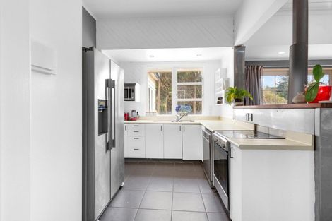 Photo of property in 2 Te Pari Pari Road, Pukerua Bay, 5026