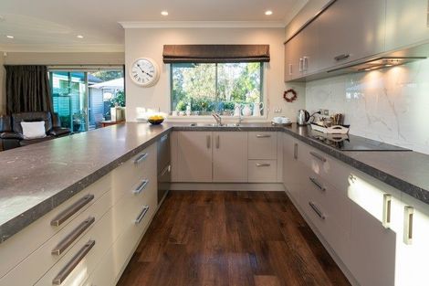 Photo of property in 17 Fairway Oaks Drive, Waikanae Beach, Waikanae, 5036