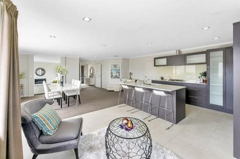 Photo of property in 3 Bilancia Place, Flat Bush, Auckland, 2016