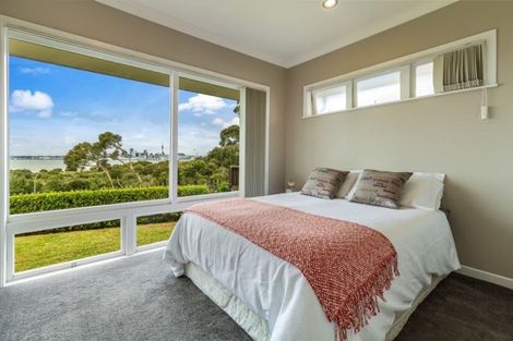 Photo of property in 39 Sylvan Avenue, Northcote, Auckland, 0627