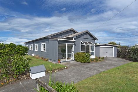 Photo of property in 2 Morgan Street, Castlecliff, Whanganui, 4501