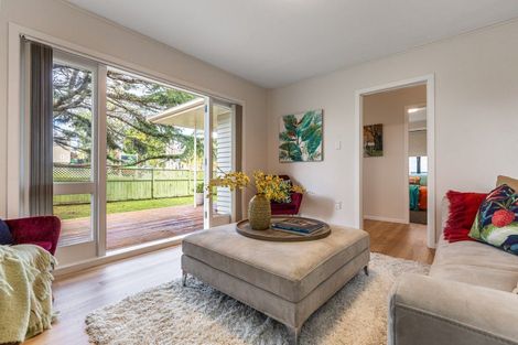 Photo of property in 2 Beazley Place, Glendene, Auckland, 0602