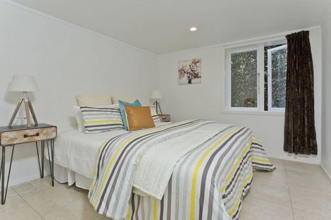 Photo of property in 1/160 East Coast Road, Forrest Hill, Auckland, 0620