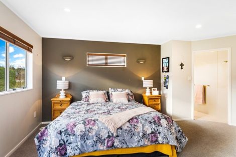 Photo of property in 16 Kingfisher Close, Brown Owl, Upper Hutt, 5018