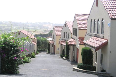 Photo of property in 3/5 Spencer Road, Oteha, Auckland, 0632