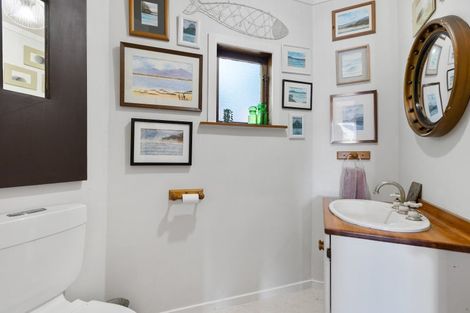 Photo of property in 75 Morley Street, New Plymouth, 4310