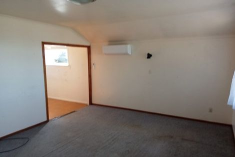 Photo of property in 26 Eastglen Road, Glen Eden, Auckland, 0602