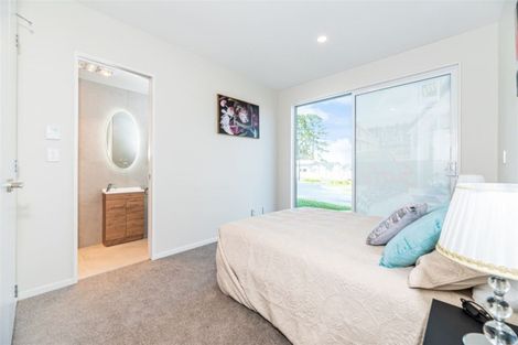 Photo of property in 13 Barrique Road, Kumeu, 0810