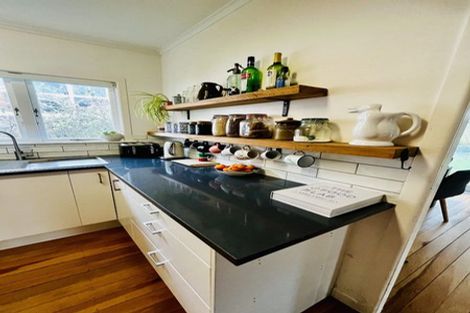 Photo of property in 34 Highland Avenue, Titirangi, Auckland, 0604